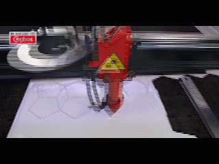 帶視覺識別定位功能的高速激光切割機，切割帶車縫線標記的足球片